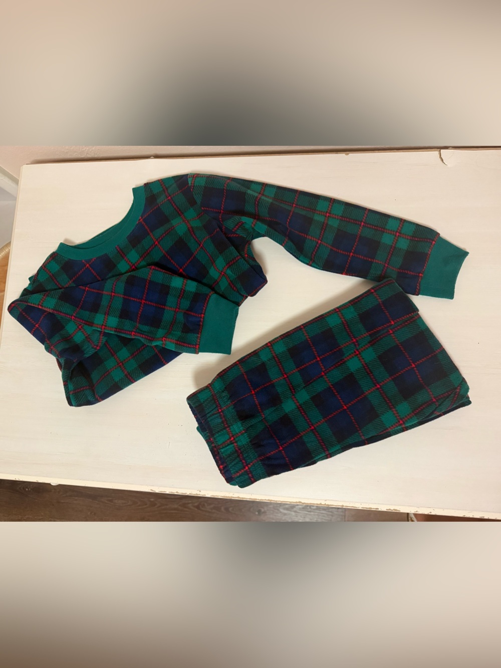 Children’s place navy blue, green and red pajama set